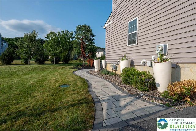 6155 Blue Belle Drive, Upper Saucon Twp, PA 18034