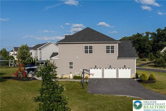 6155 Blue Belle Drive, Upper Saucon Twp, PA 18034