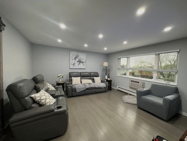 4209 Kolze Avenue 2S, Schiller Park, IL 60176