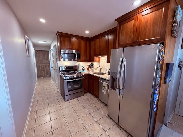 4209 Kolze Avenue 2S, Schiller Park, IL 60176