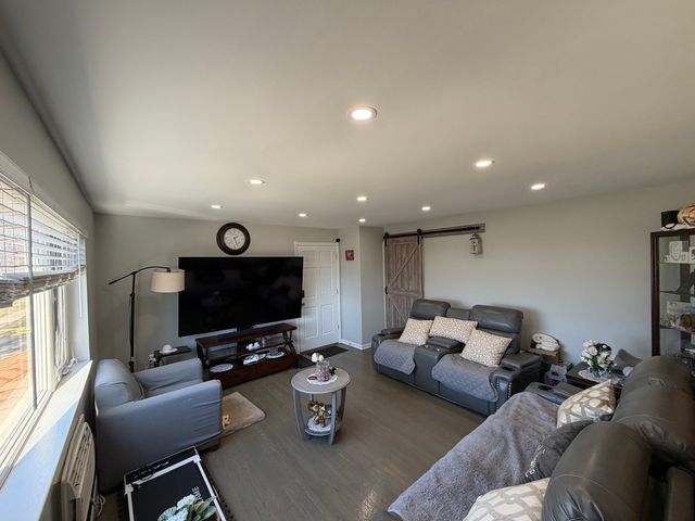 4209 Kolze Avenue 2S, Schiller Park, IL 60176