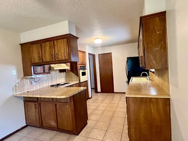 1329 NE 20th Place, Moore, OK 73160