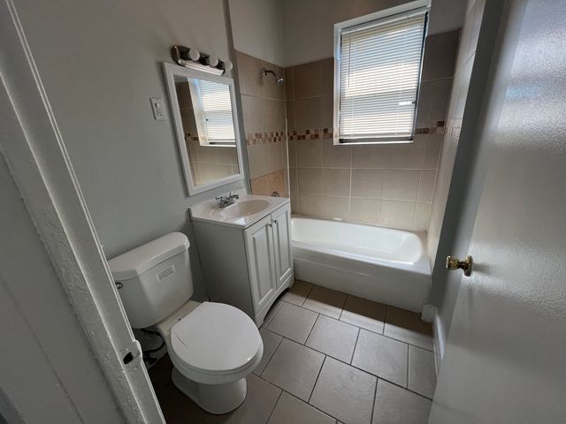 71 E 69th Street 3, Chicago, IL 60637