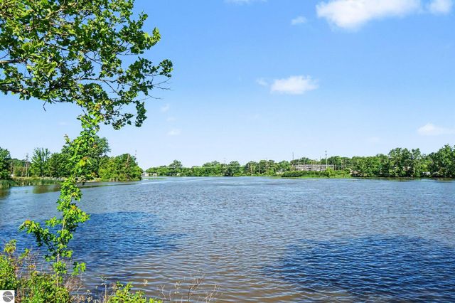 131 Riverside Drive, Alma, MI 48801
