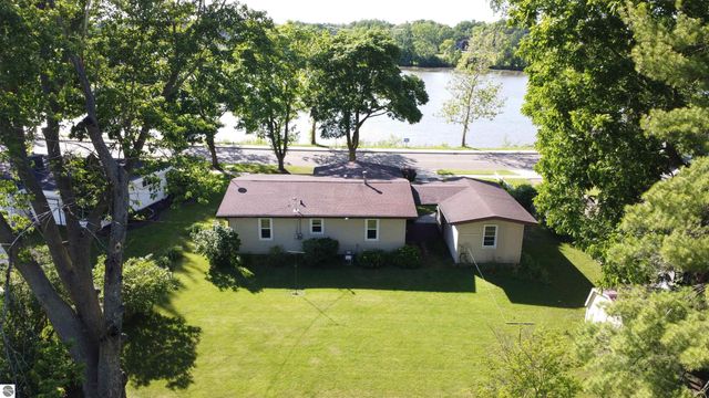 131 Riverside Drive, Alma, MI 48801