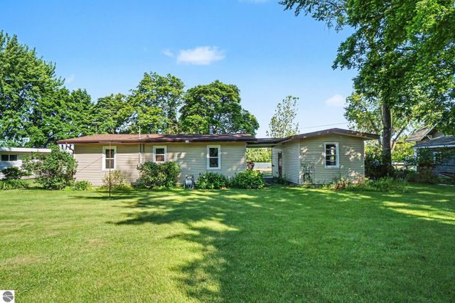131 Riverside Drive, Alma, MI 48801