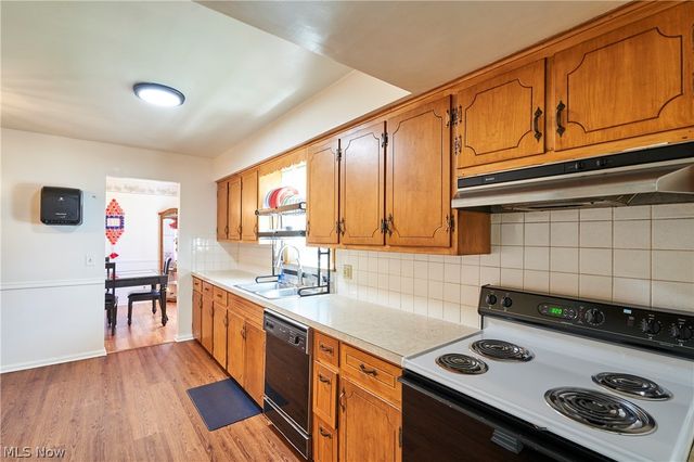 636 Franklin Avenue, Cuyahoga Falls, OH 44221