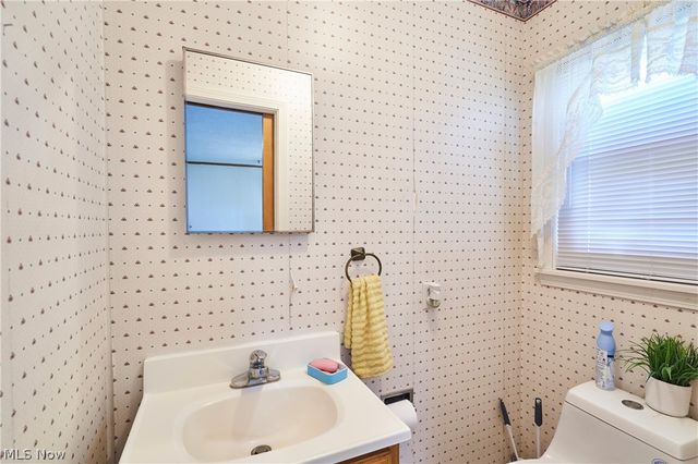 636 Franklin Avenue, Cuyahoga Falls, OH 44221