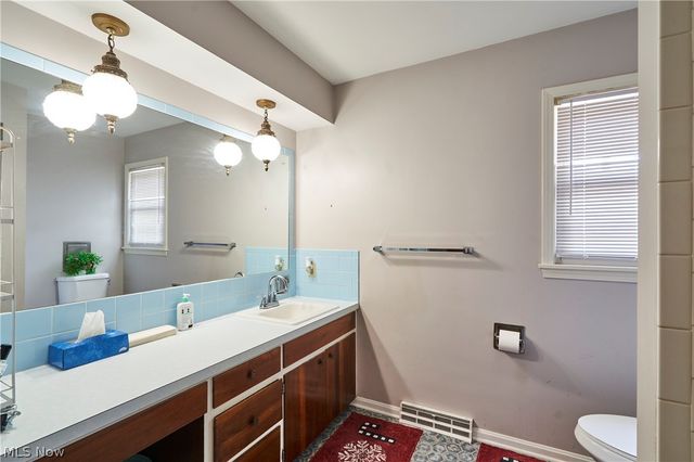 636 Franklin Avenue, Cuyahoga Falls, OH 44221