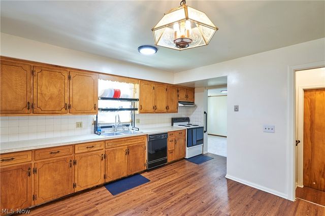 636 Franklin Avenue, Cuyahoga Falls, OH 44221
