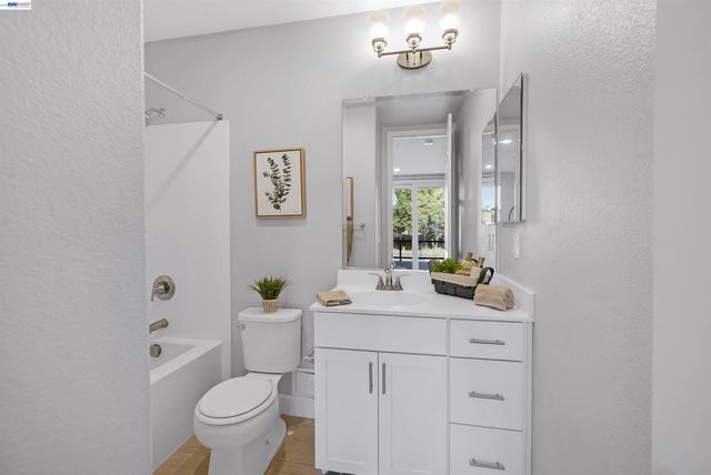 405 Industrial Parkway, Hayward, CA 94544