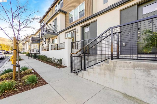 405 Industrial Parkway, Hayward, CA 94544