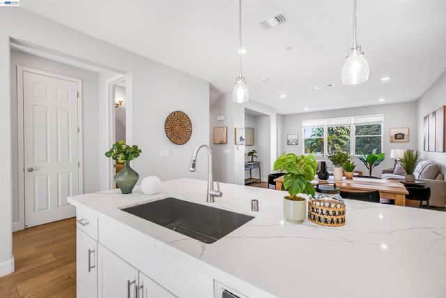 405 Industrial Parkway, Hayward, CA 94544