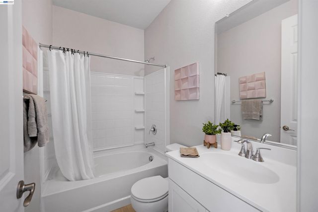 405 Industrial Parkway, Hayward, CA 94544