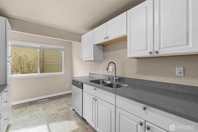 24619 12th Avenue S, Des Moines, WA 98198