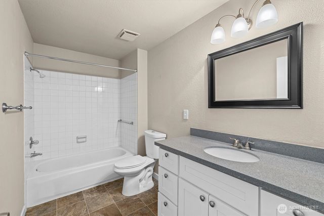 24619 12th Avenue S, Des Moines, WA 98198