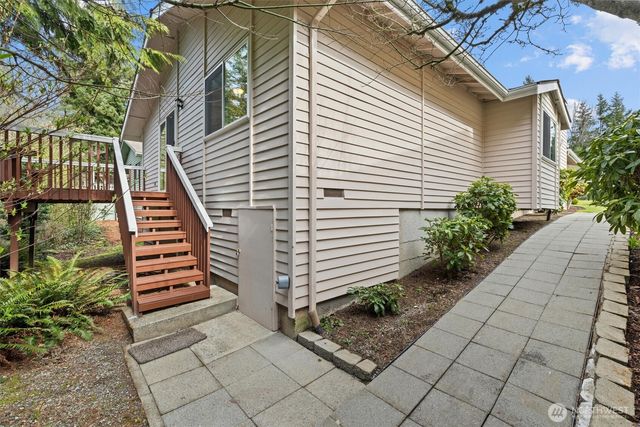 24619 12th Avenue S, Des Moines, WA 98198