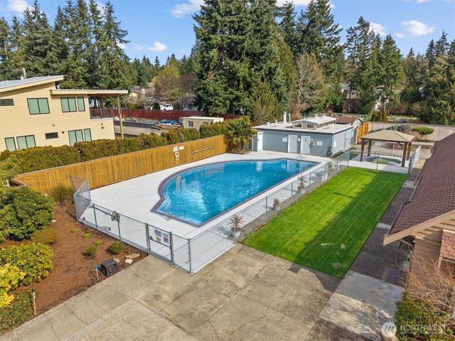 24619 12th Avenue S, Des Moines, WA 98198