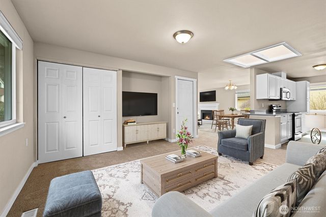 24619 12th Avenue S, Des Moines, WA 98198