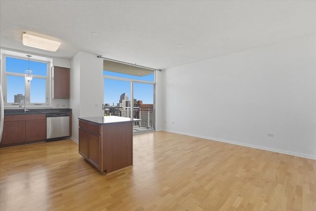 1134 W Granville Avenue 1003, Chicago, IL 60660