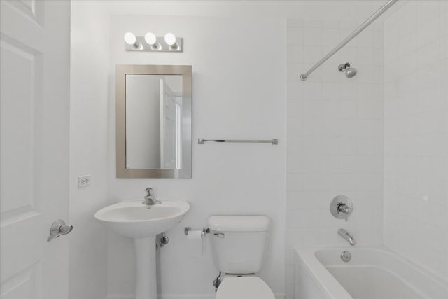 1134 W Granville Avenue 1003, Chicago, IL 60660