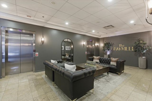 1134 W Granville Avenue 1003, Chicago, IL 60660