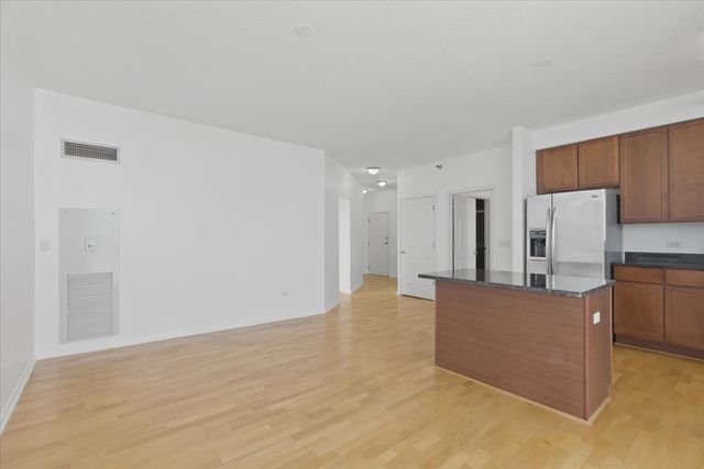 1134 W Granville Avenue 1003, Chicago, IL 60660