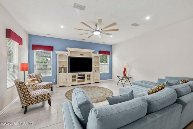 127 BRADFORD LAKE Circle, Jacksonville, FL 32218