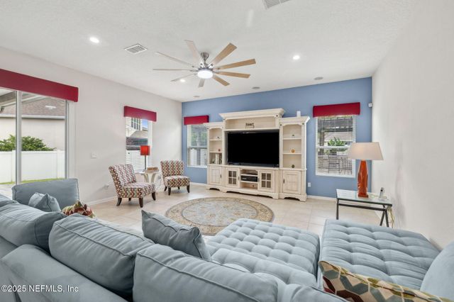 127 BRADFORD LAKE Circle, Jacksonville, FL 32218