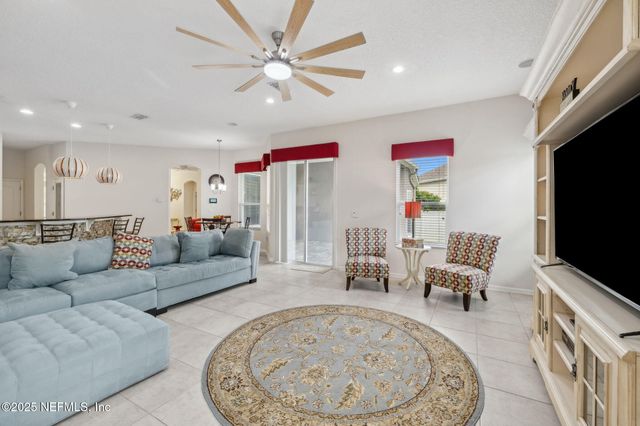 127 BRADFORD LAKE Circle, Jacksonville, FL 32218