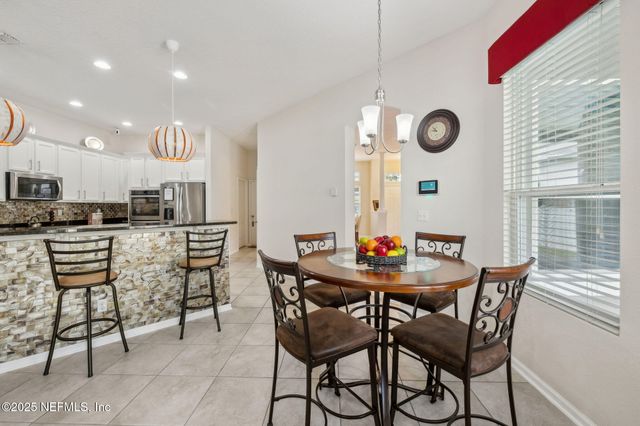 127 BRADFORD LAKE Circle, Jacksonville, FL 32218