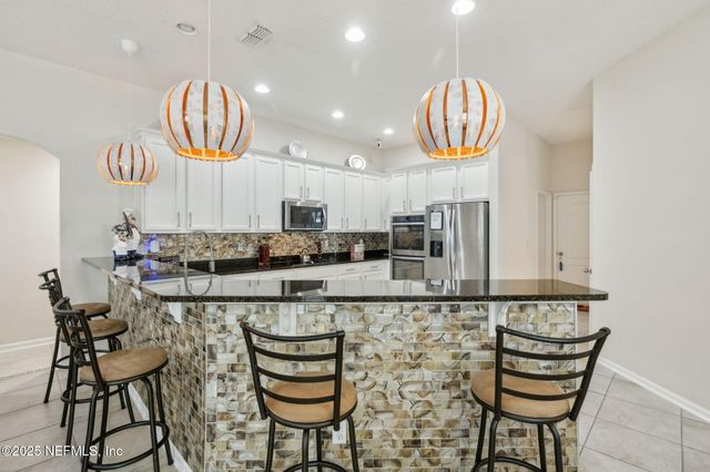 127 BRADFORD LAKE Circle, Jacksonville, FL 32218