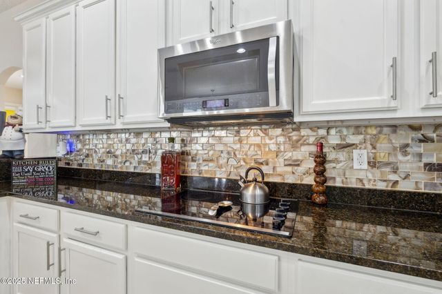 127 BRADFORD LAKE Circle, Jacksonville, FL 32218