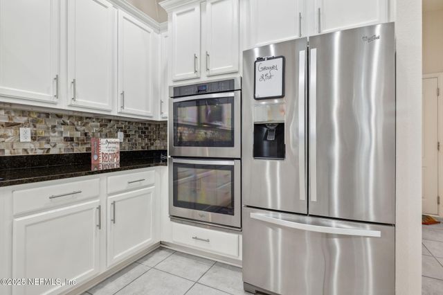 127 BRADFORD LAKE Circle, Jacksonville, FL 32218