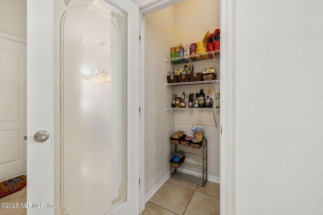 127 BRADFORD LAKE Circle, Jacksonville, FL 32218