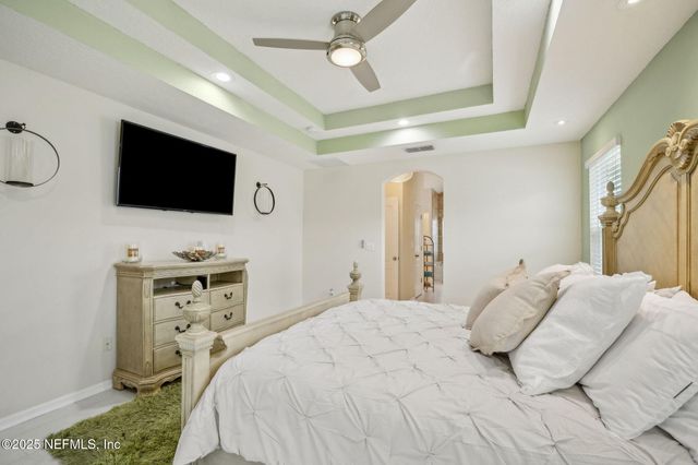 127 BRADFORD LAKE Circle, Jacksonville, FL 32218