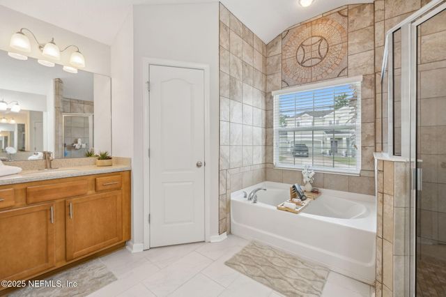 127 BRADFORD LAKE Circle, Jacksonville, FL 32218