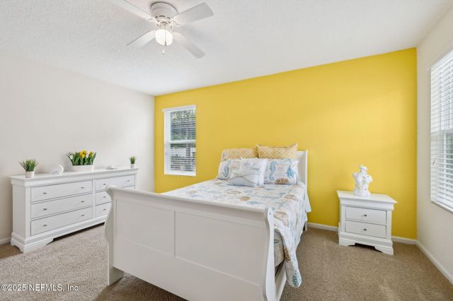 127 BRADFORD LAKE Circle, Jacksonville, FL 32218