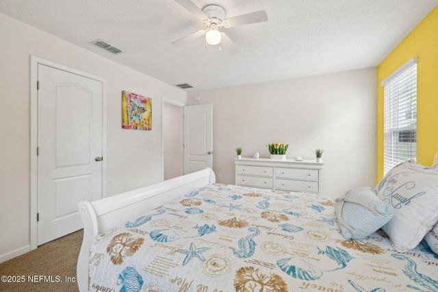 127 BRADFORD LAKE Circle, Jacksonville, FL 32218