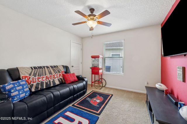 127 BRADFORD LAKE Circle, Jacksonville, FL 32218