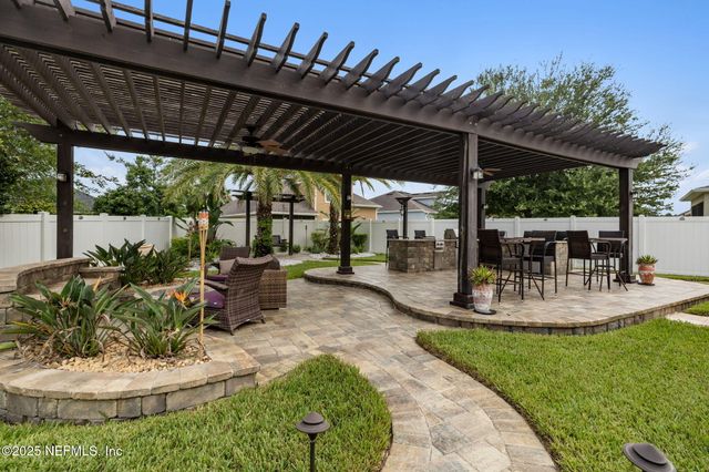 127 BRADFORD LAKE Circle, Jacksonville, FL 32218
