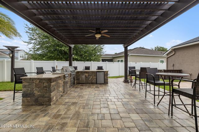 127 BRADFORD LAKE Circle, Jacksonville, FL 32218
