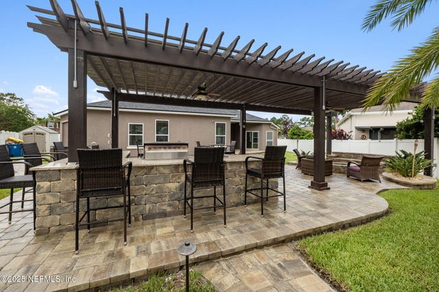 127 BRADFORD LAKE Circle, Jacksonville, FL 32218