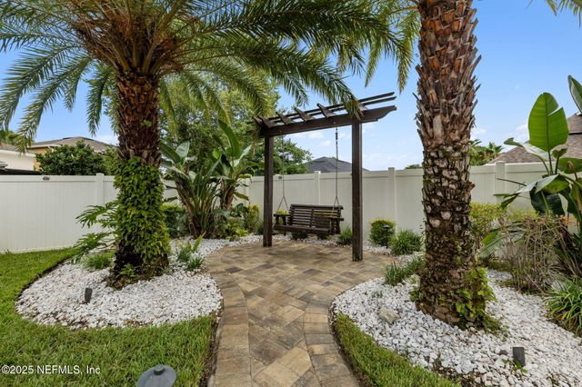 127 BRADFORD LAKE Circle, Jacksonville, FL 32218