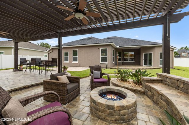 127 BRADFORD LAKE Circle, Jacksonville, FL 32218