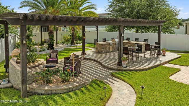 127 BRADFORD LAKE Circle, Jacksonville, FL 32218