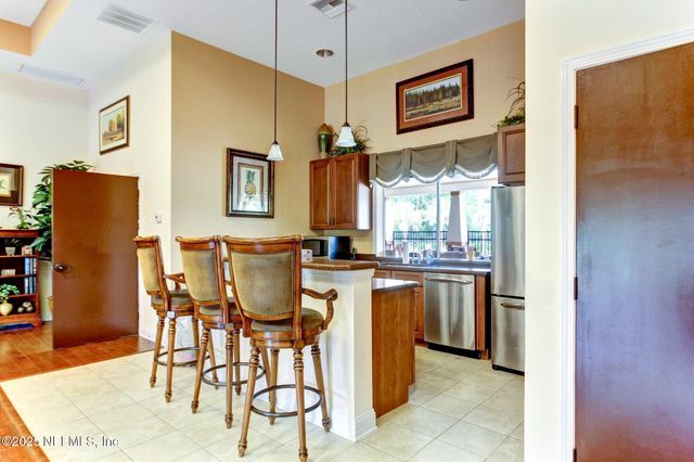 127 BRADFORD LAKE Circle, Jacksonville, FL 32218