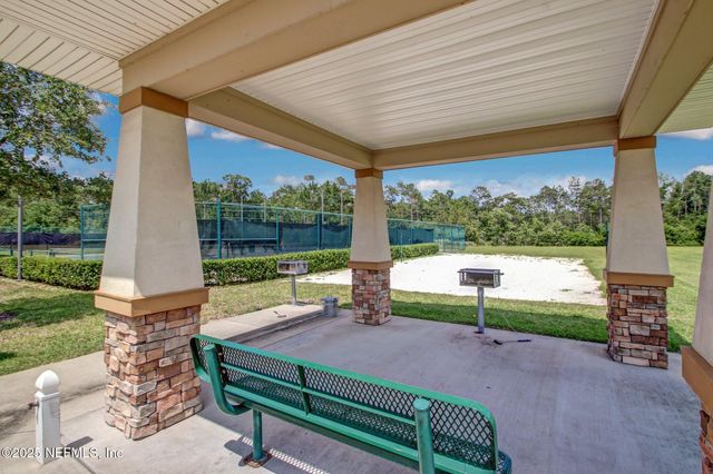 127 BRADFORD LAKE Circle, Jacksonville, FL 32218