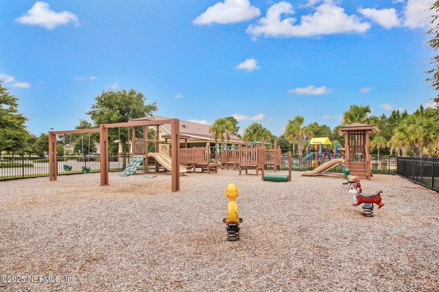 127 BRADFORD LAKE Circle, Jacksonville, FL 32218