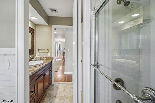 21 Tremont Ter, Livingston Twp., NJ 07039